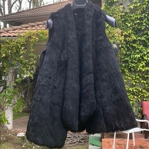 Black Sleeveless Fox Fur Jacket (SIZE: SMALL)